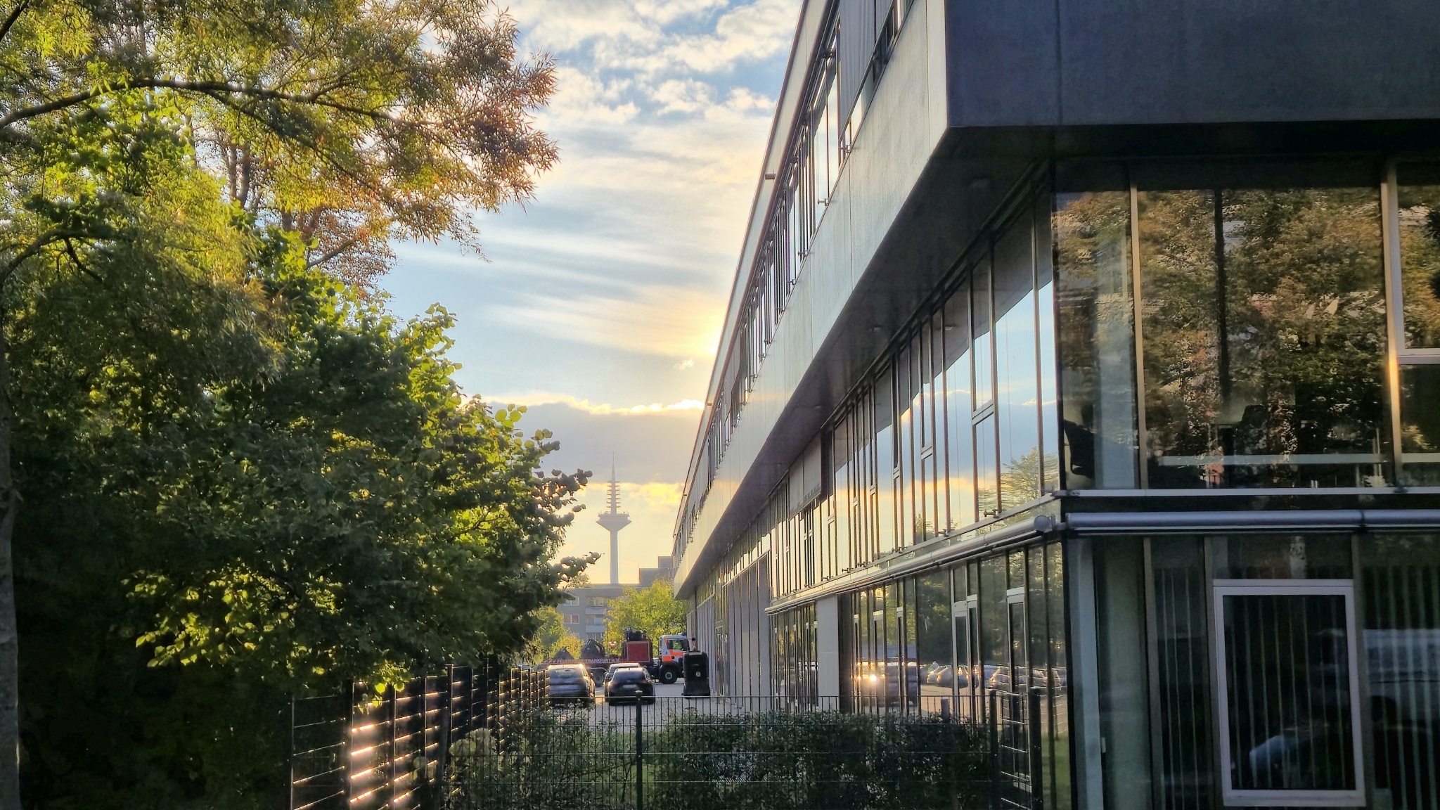 Brandschutz-, Katastrophenschutz- und Rettungsdienstzentrum (BKRZ) Frankfurt am Main mit Feuer- und Rettungswache 1&nbsp;| Foto © BKRZ GmbH & Co. KG