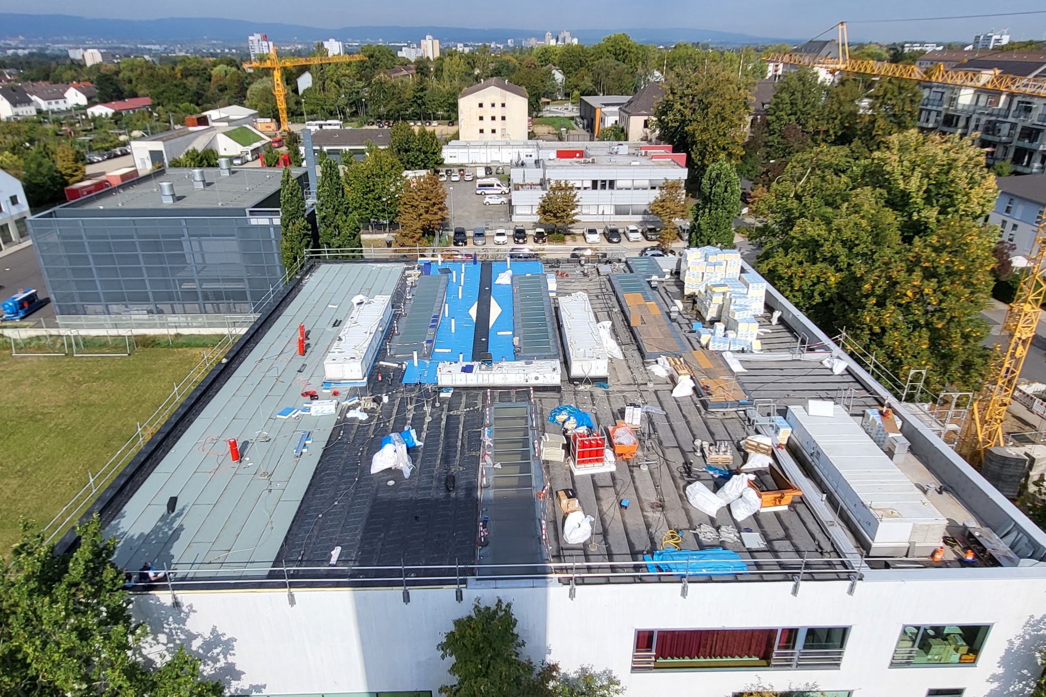 Dachsanierung der Mehrzweckhalle (MZH) im BKRZ | Foto © BKRZ GmbH & Co. KG