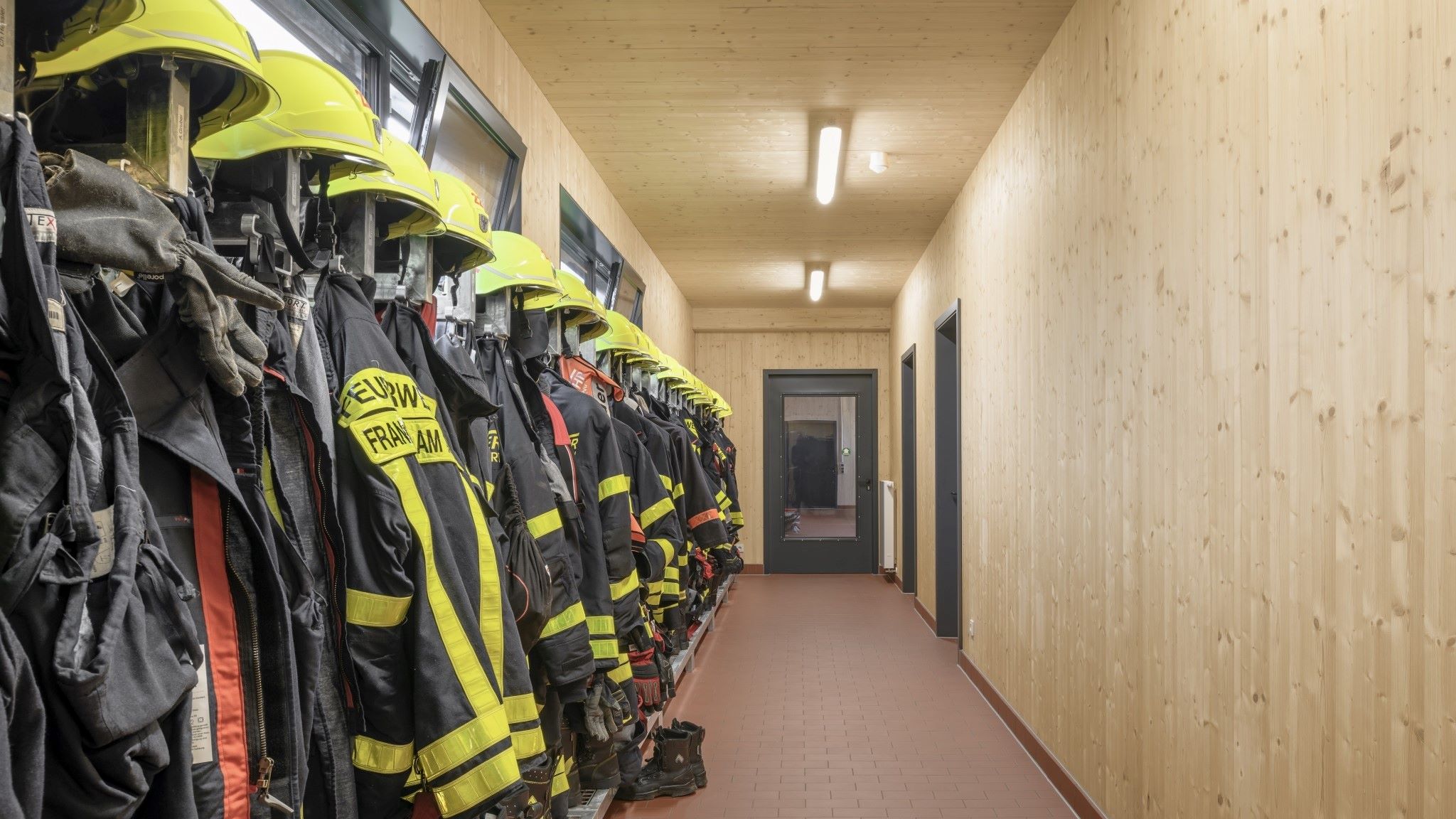 Feuerwehrhaus der Freiwilligen Feuerwehr Heddernheim | Neubau 2020 | © Kölling Architekten Part GmbH | Foto © Moritz Bernoully