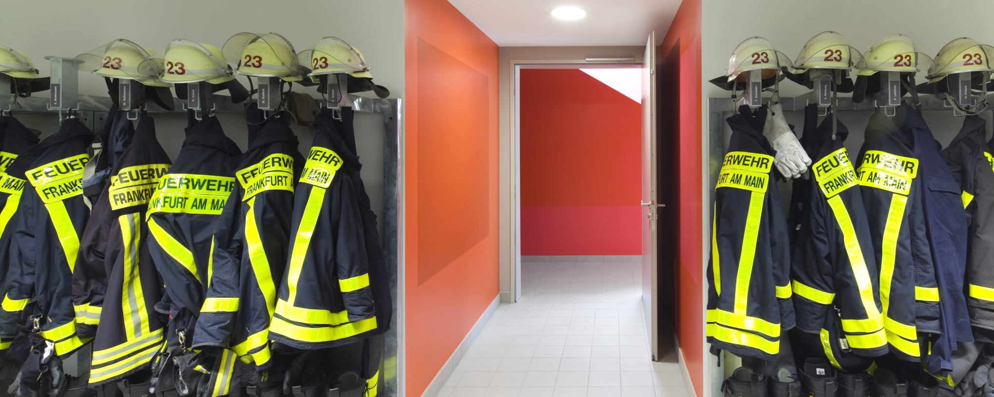 Feuerwehrhaus der Freiwilligen Feuerwehr Eschersheim | Feuerschutzkleidung | Neubau 2011 | © KÖLLING ARCHITEKTEN Part GmbB | Foto © Christoph Kraneburg