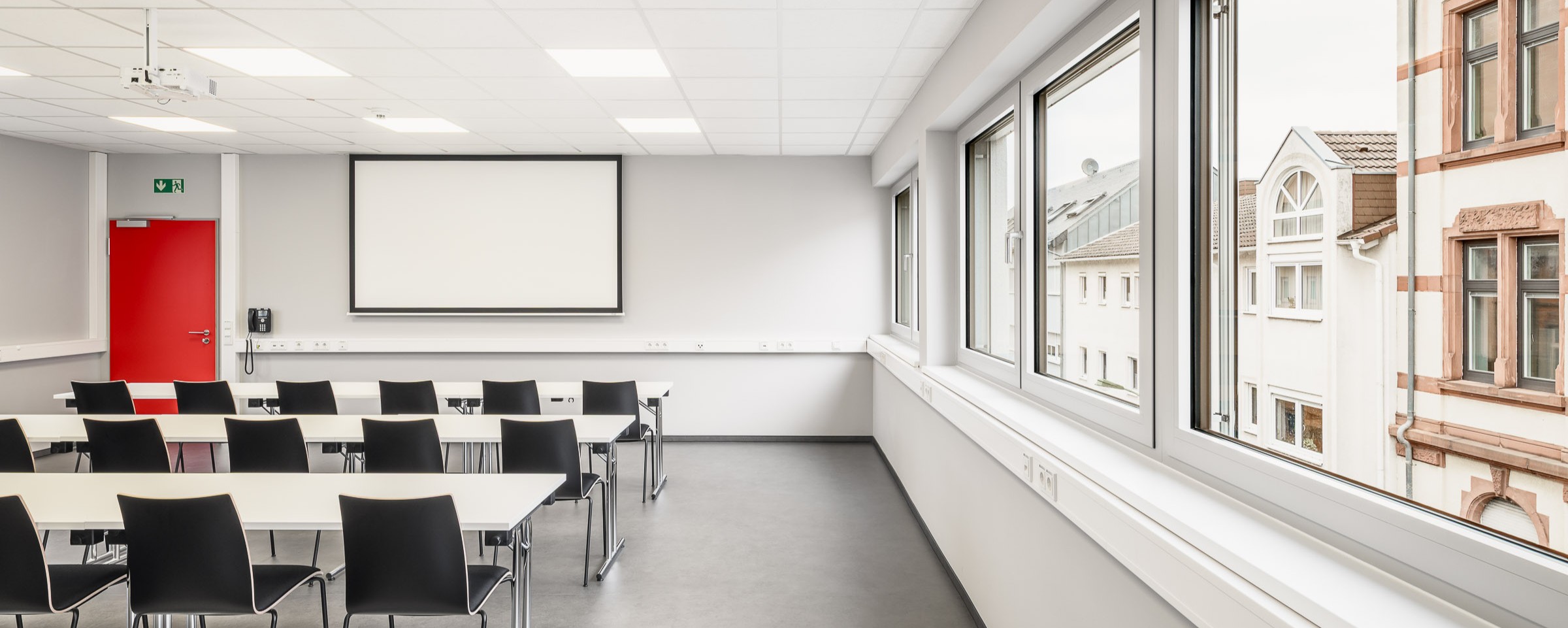 Schulungsraum im Feuerwehrhaus der FF Griesheim | Neubau 2025 | © Moos Planungs GmbH | Foto © Moritz Bernoully